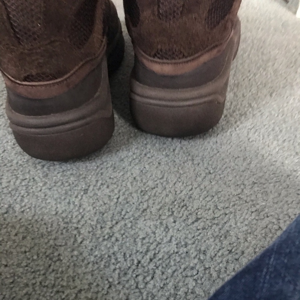 yezzy - Picture 3 of 3